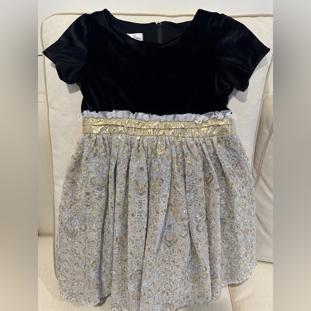 Girls Chasing Fireflies dress size 6. Velvet top, sequin bottom.